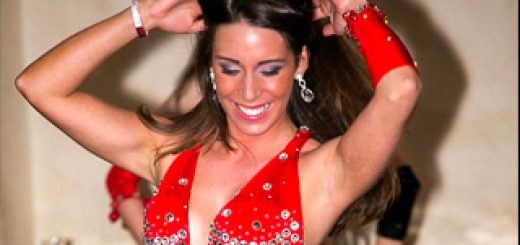 danzatrice del ventre sorridente